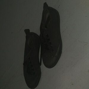 Uniqlo Black Laced Sneakers